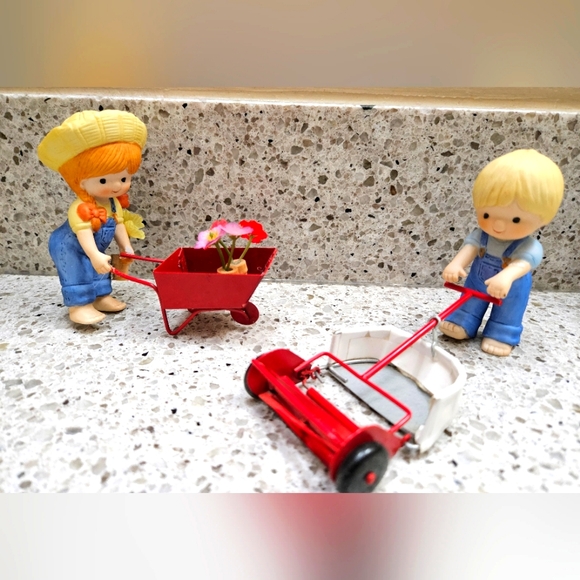 Country Cousins yard work - Picture 1 of 3